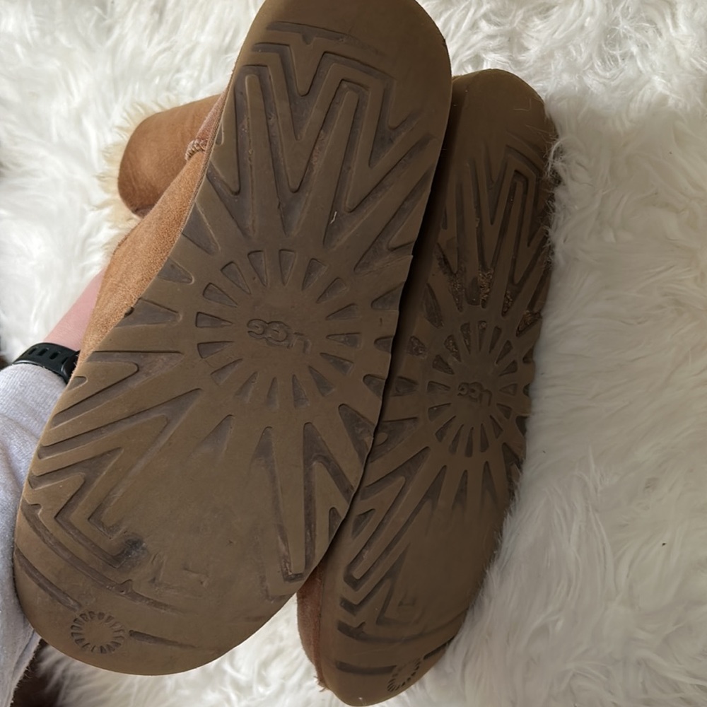 Button UGGS - Picture 11 of 11